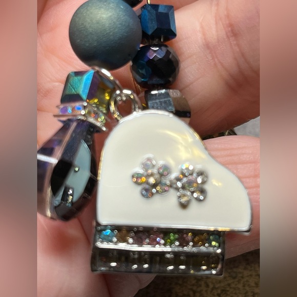 Beautiful piano and crystal keychain/purse bling - Picture 4 of 13